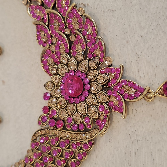 Stone Studded Necklace Set - Picture 2 of 5